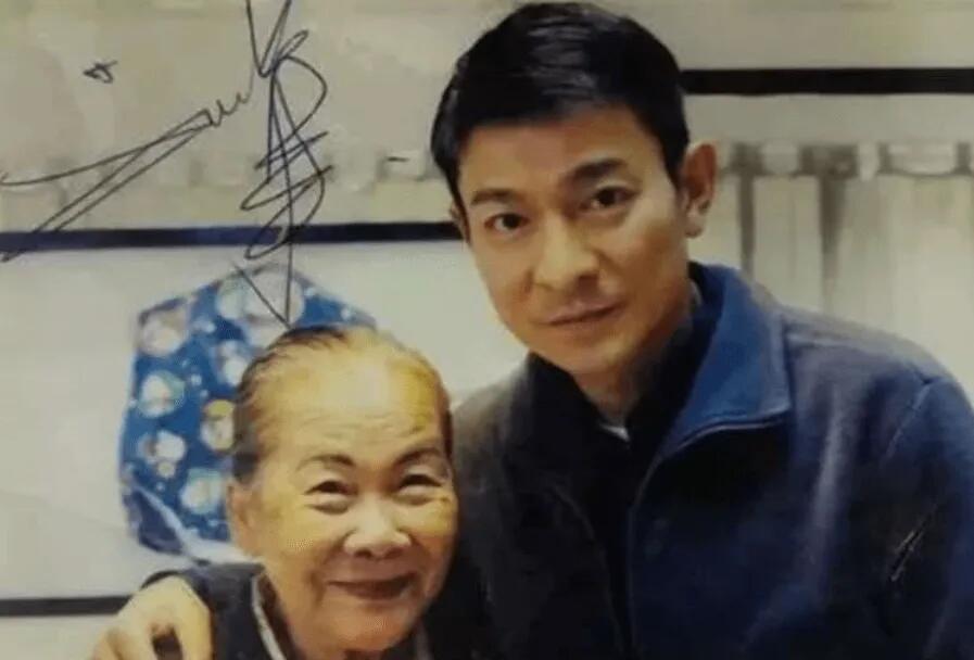 演员周聪,演员周聪，演艺之路的闪耀之星