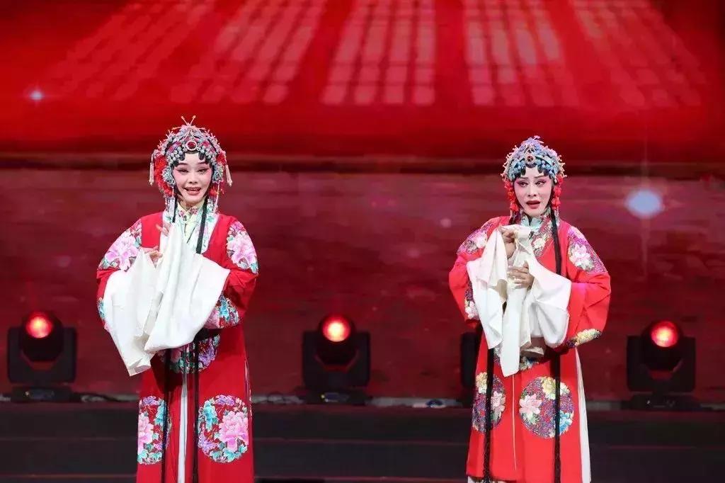 张培培演员,张培培演员，从舞台到荧屏，变化带来自信与成就感的励志之旅